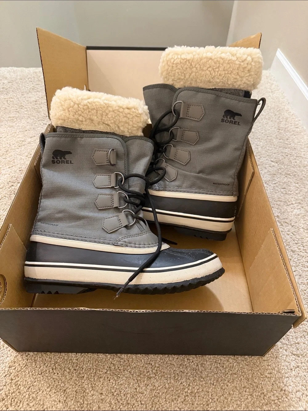 Sorel Gray and Black Women's Winter Lace-Up Boots with Cream Shearling Cuff